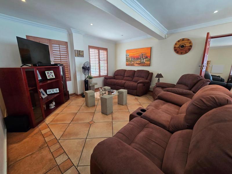 5 Bedroom Property for Sale in Golden Mile Western Cape